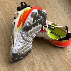 Womens Nike React D/MS/X